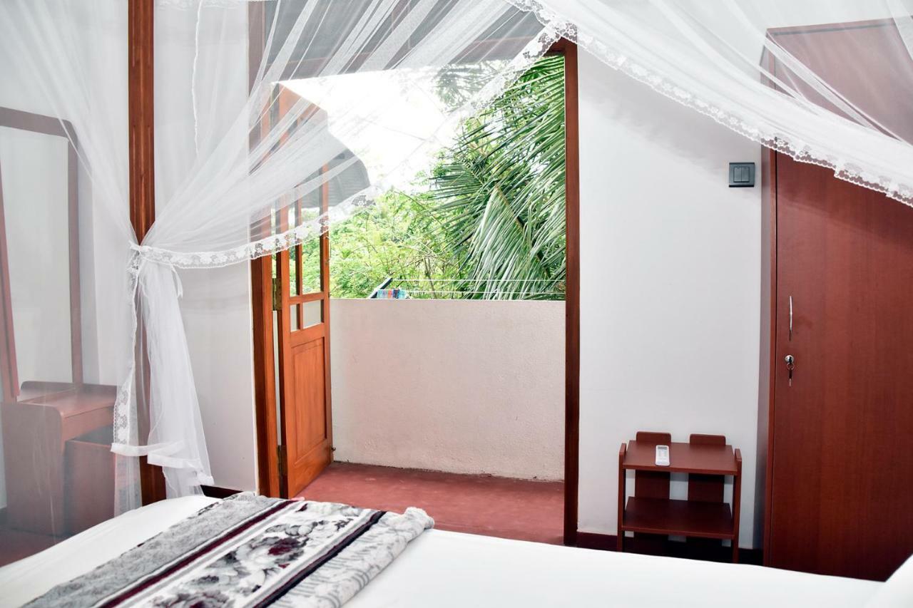 Top Mount Villa Hikkaduwa Exterior photo